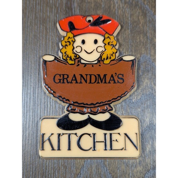 VTG 1982 BROMAC Refrigerator Magnet Grandma's Kitchen Retro Resin 4.5in x 3in - Picture 1 of 3